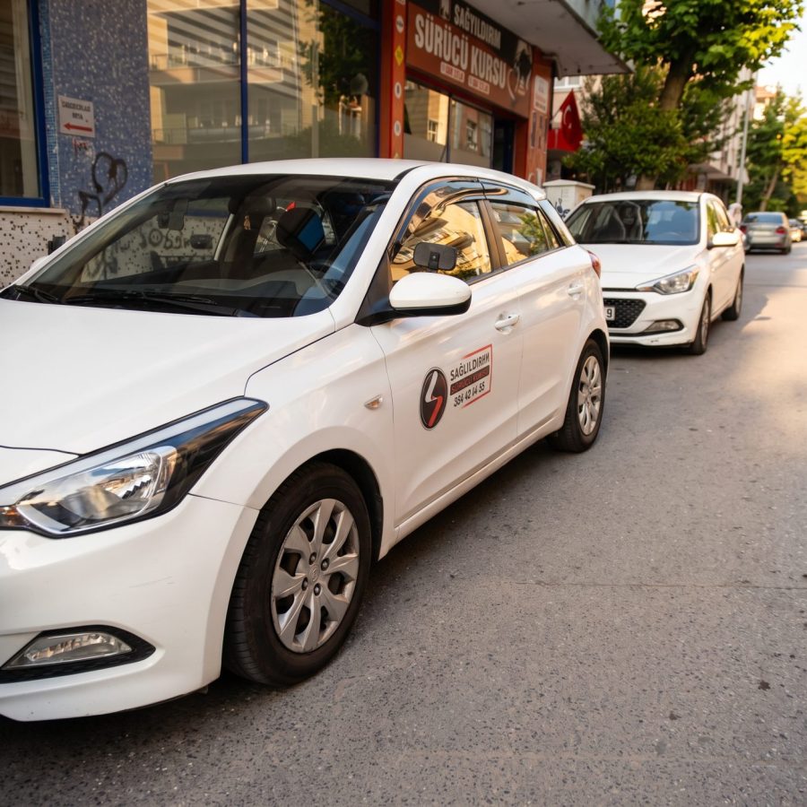 Manuel vitesli eğitim aracı — Sağyıldırım Sürücü Kursu